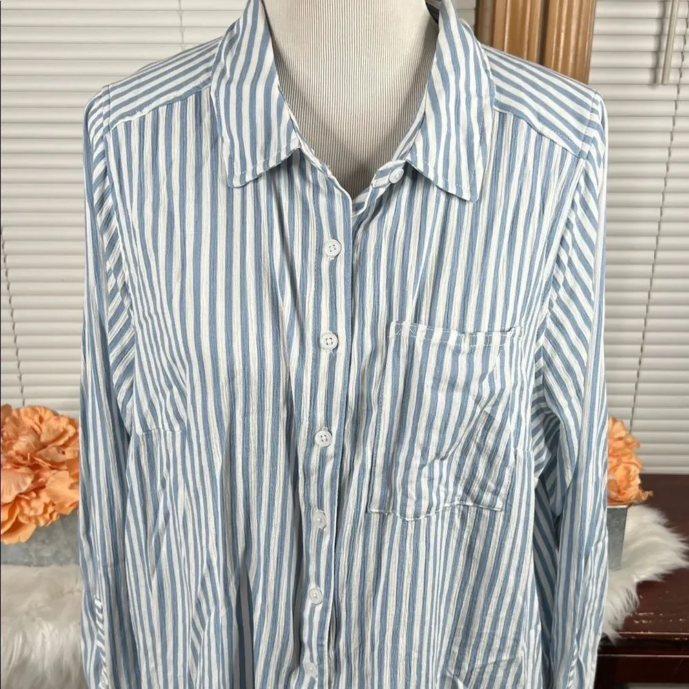 Torrid Lizzie Button-Up Long Sleeve Shirt Size 2 - Picture 3 of 10